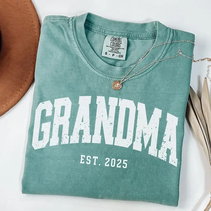 [CUSTOM YEAR] Grandma Est 2025 Tshirt, Comfort Colors Personalized Grandma Shirt, Pregnancy Announcement, Gift for New...