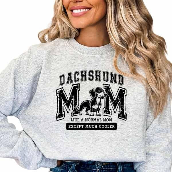 Casual Dachshund Mom Crewneck Sweatshirt, Comfortable Long Sleeve Pullover for Doxie Moms, Dog Lover Gifts for Women,...