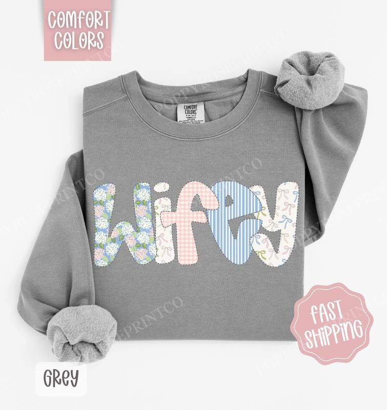 Floral Wifey Comfort Colors Sweatshirt, Cute Spring Wife Sweater, Trendy Coquette Crewneck T-Shirts, Hoodie | TeeBloomCo.com