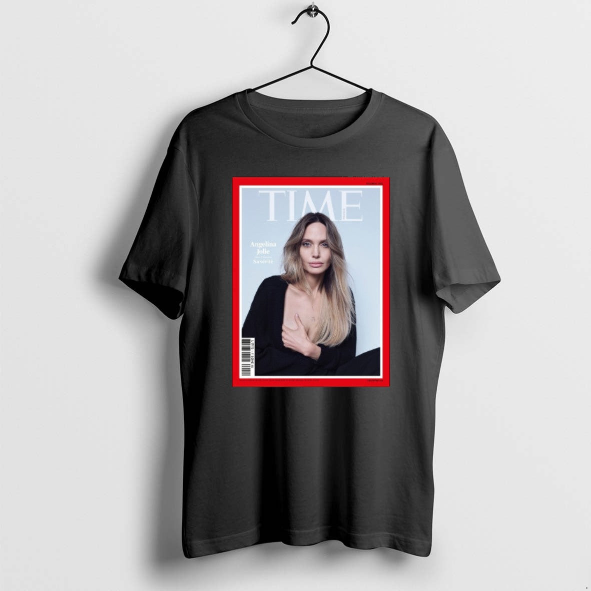 Official Time France Angelina Jolie Dans Coutures Sa Verite December 2025 T-Shirts, Hoodie, Sweatshirt | TeeBloomCo.com
