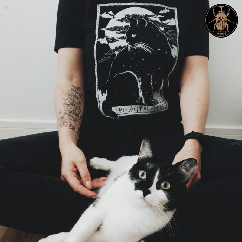 Schr dinger hotsell cat wanted dead, Funny T-shirt, Vintage Graphic Tee Hoodie, Sweatshirt | TeeBloomCo.com