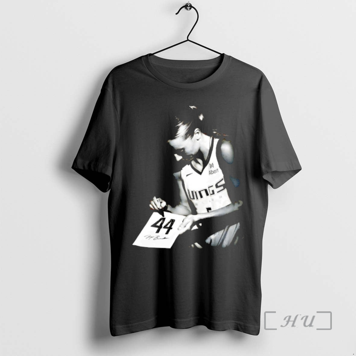 Trending Paige Bueckers 44 Vintage Dallas Wings Woman Basketball Signature T-Shirts, Hoodie, Sweatshirt | TeeBloomCo.com
