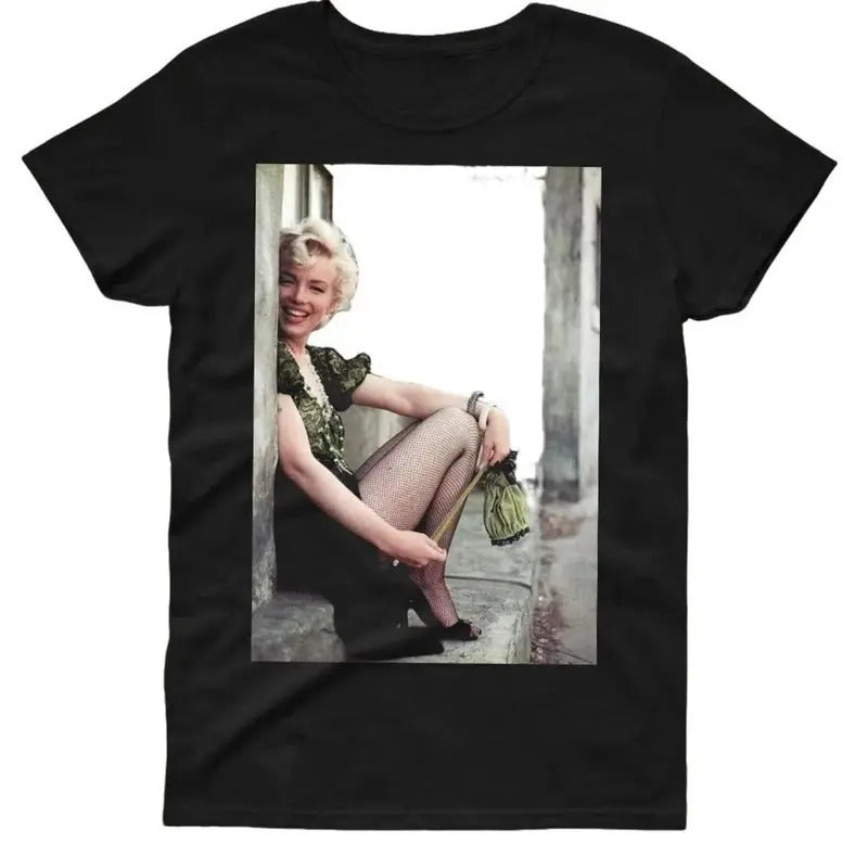 Vintage 90's Marilyn Monroe Streetwear Cotton T-Shirt Unisex Hoodie, Sweatshirt | TeeBloomCo.com