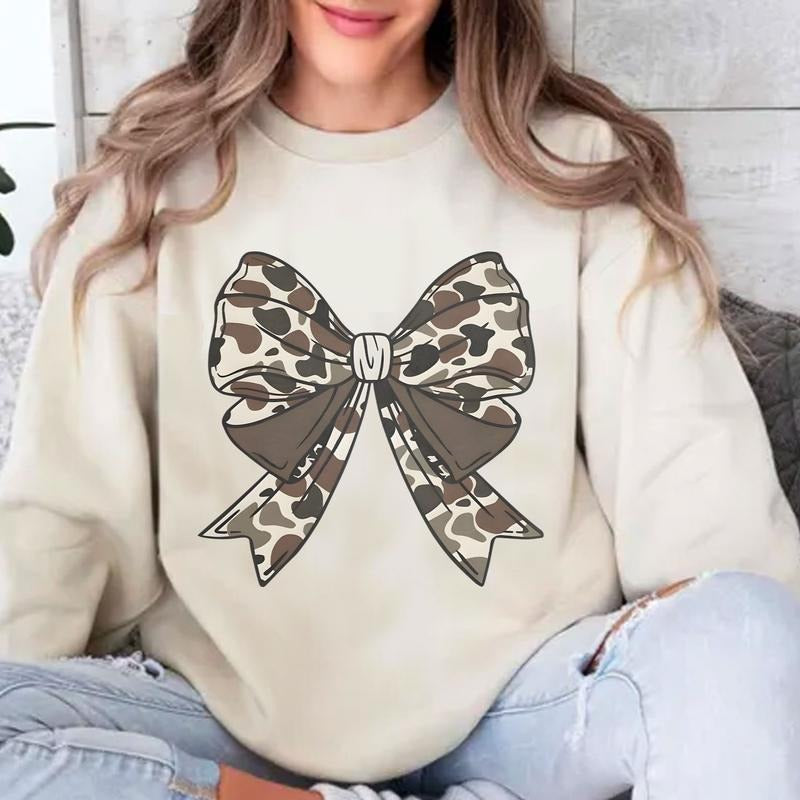 Vintage Old School Coquette Bow Camo Bottomland Pattern Crewneck Sweatshirt, Camo Hunting Mama, Mom, Hunting Wife, Camo...