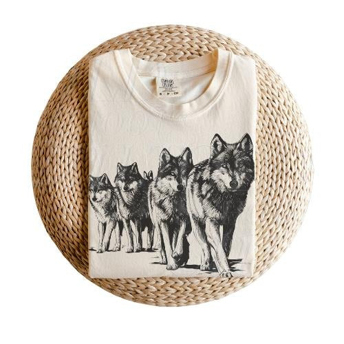 Vintage Wolf 90s Graphic Shirt, Wolf Lovers Retro Tee, 2000s Nature Shirt, Cute Wolf Gift, Beige Shirt, Vintage Unisex...