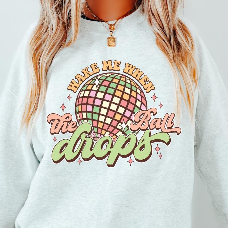 WAKE ME WHEN THE BALL DROPS Crewneck Sweatshirt Crewneck Sweatshirt Unisex Fit Causal Sweatshirt for New Years Womenswear...