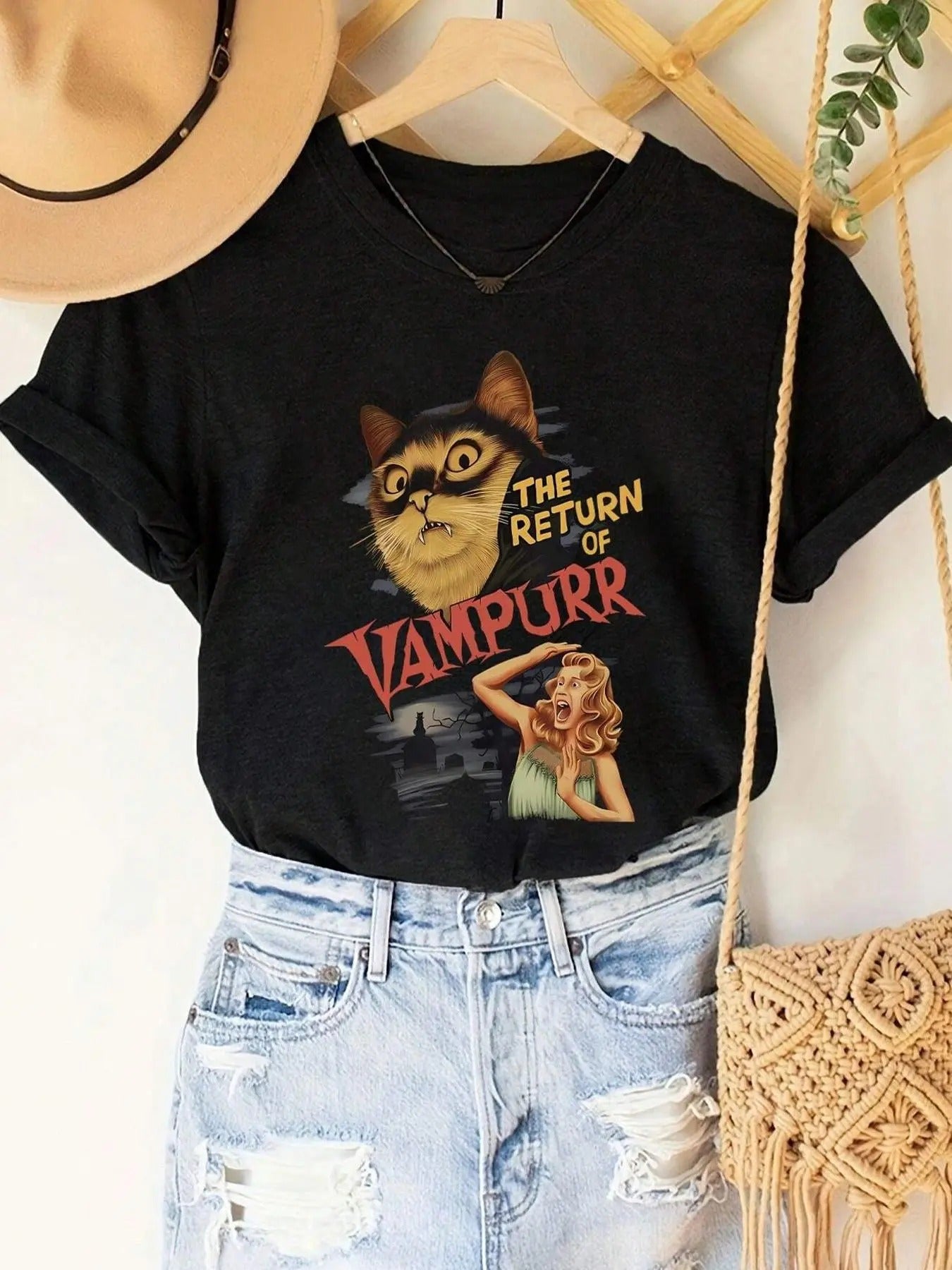 Women's Halloween Cartoon Cat & Letter Print Round Neck Tee, Fashion Casual Short Sleeve T-shirt for Daily Wear, Ladies...