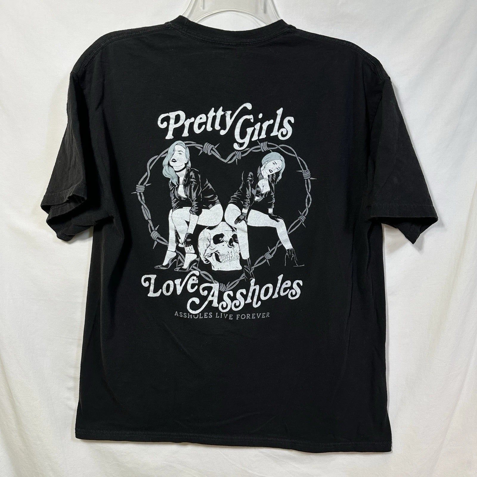 Pretty Girls Love A$$holes Live Forever Large T-Shirt Barbed Wire Skull Graphic