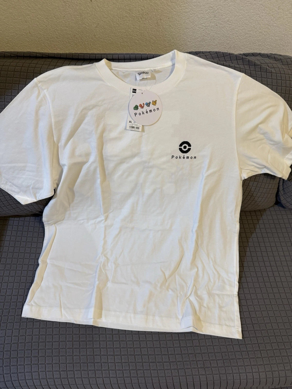 Brand New! Mens XL Pokemon Pikachu Charmander pixel art White T-shirt S. Sleeve