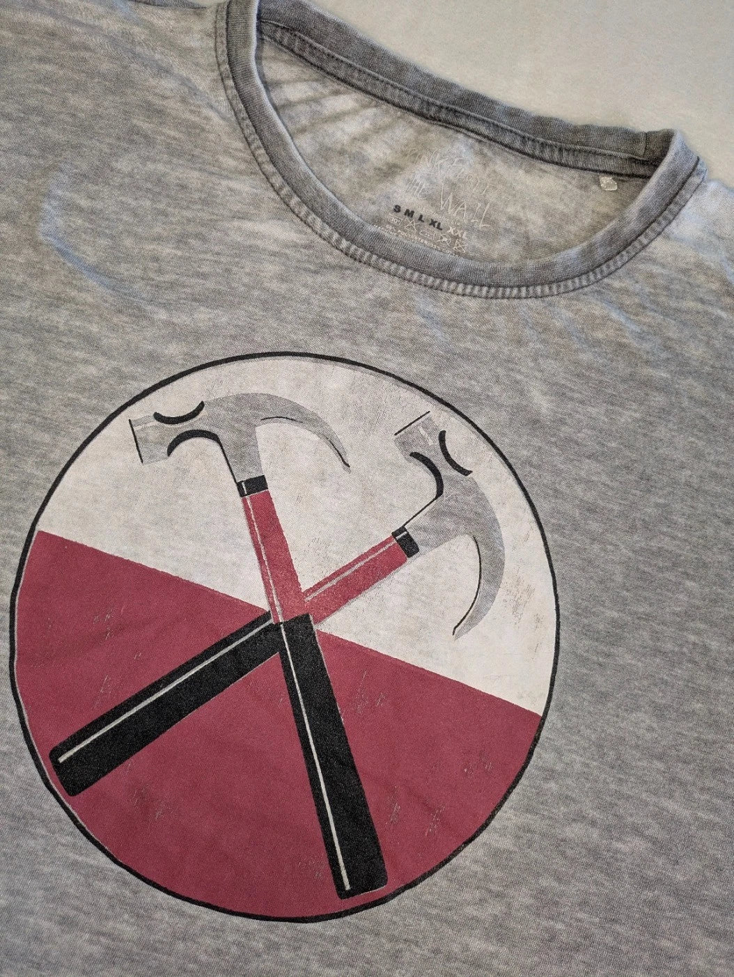 Pink Floyd  Graphic T Shirt Adult XXL Gray The Wall Cross Hammer Rolled Sleeve