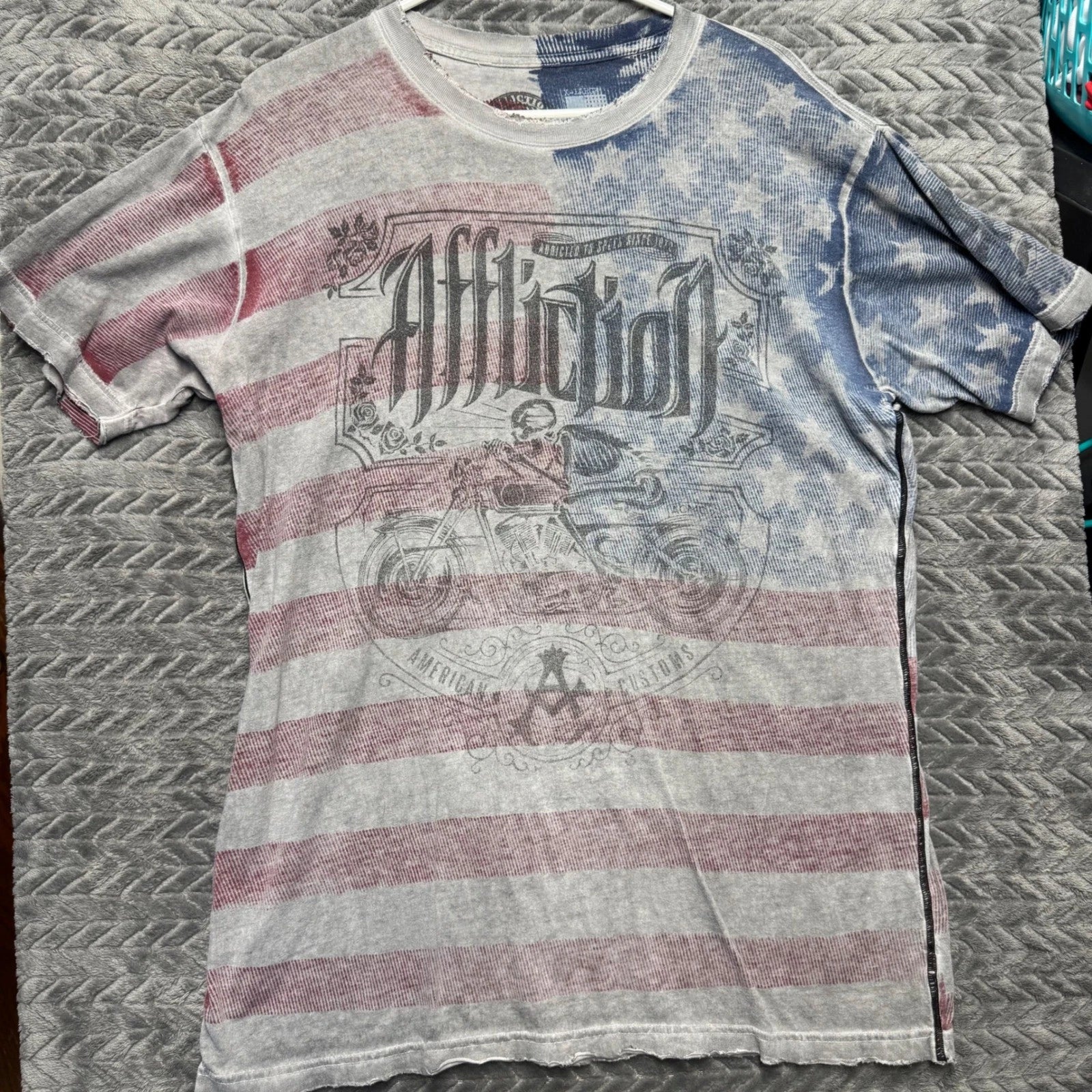 Affliction T-Shirt XL Red White Blue Excellent American Flag Motorcycle (1629)