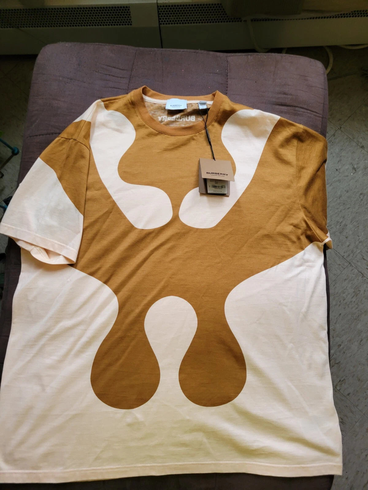 Burberry  pastel peach oversized t-shirt  (medium)