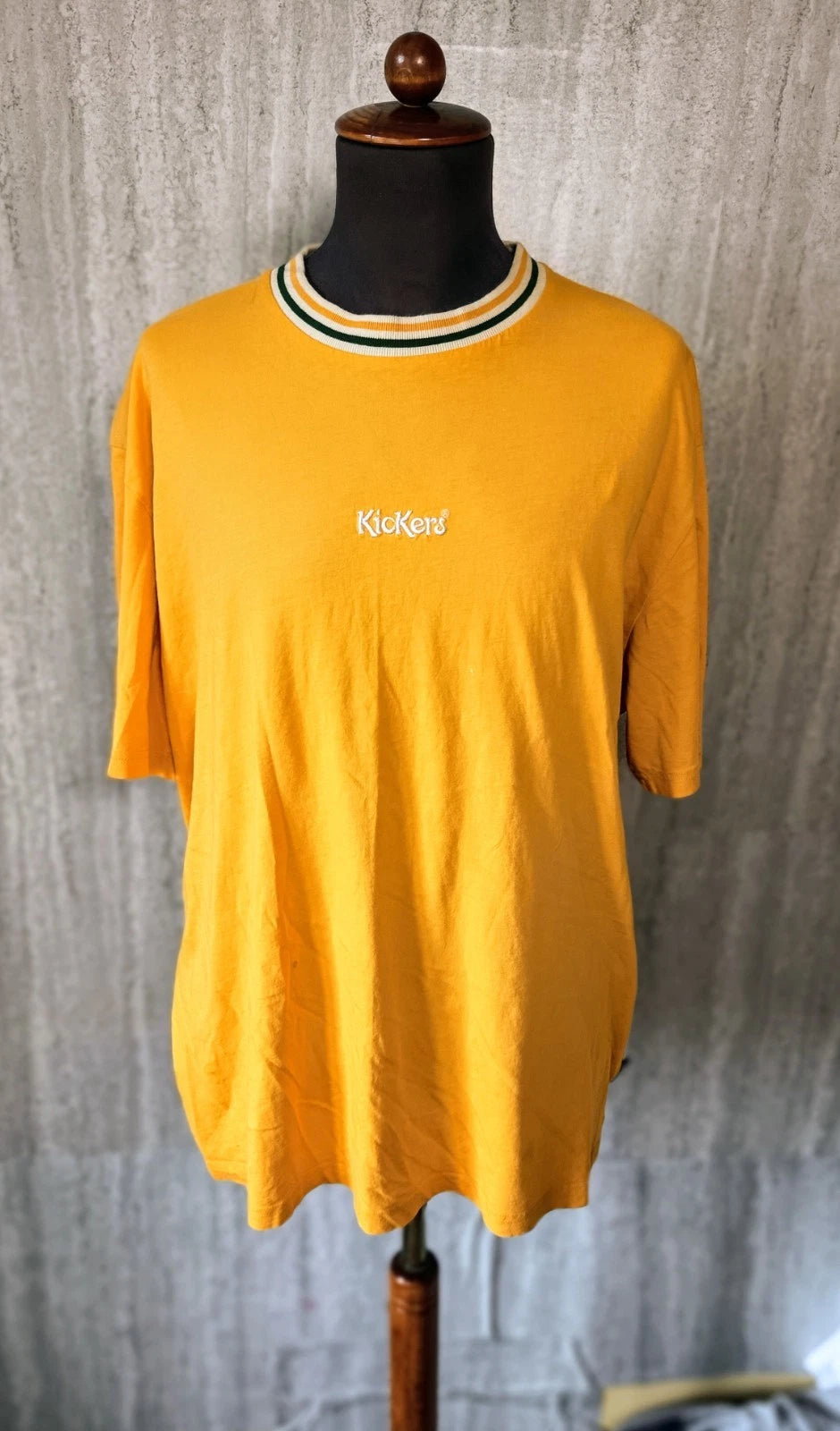 kickers classic orginals mens vintage retro y2k tshirt size L