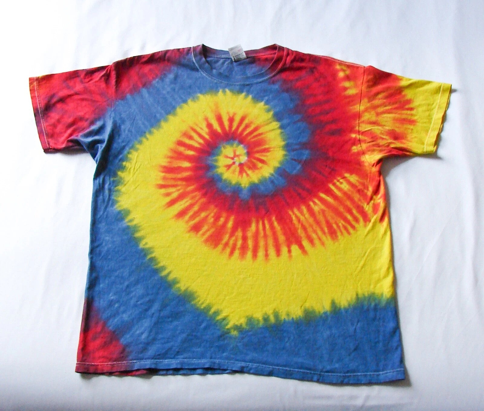 Men's Vintage Y2K 2000s Short Sleeve Multicolour Tie Dye T Shirt Anvil US Fabric