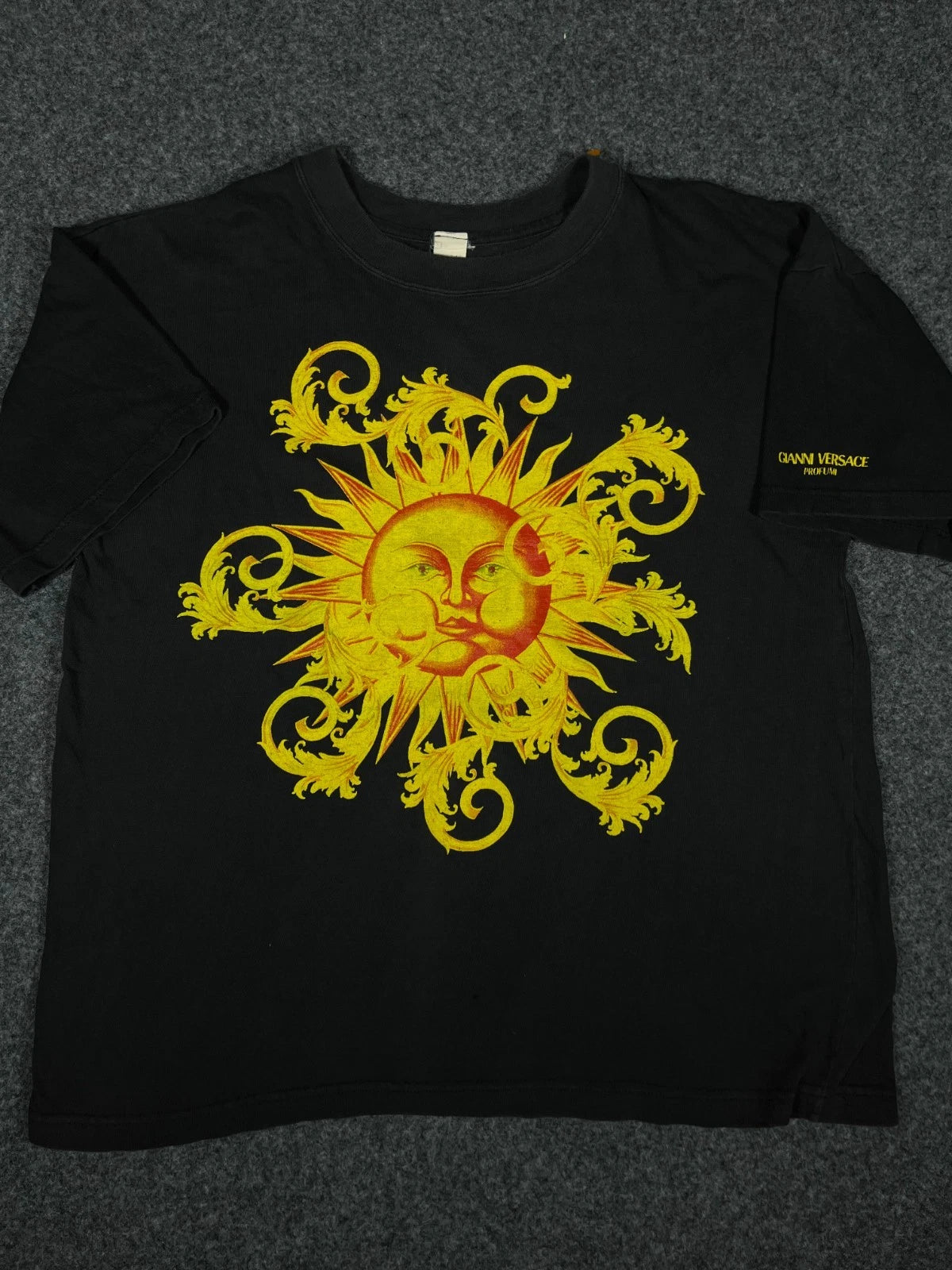 Vintage 90s Gianni Versace Profumi Sun T Shirt Black Graphic Tee XL