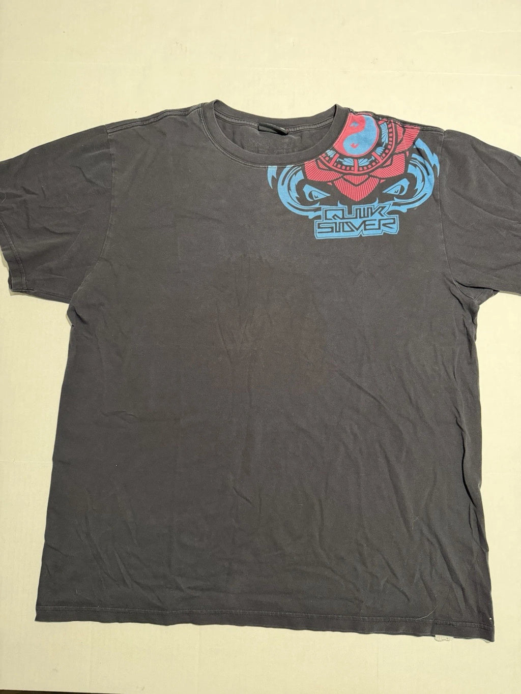 Quiksilver Skateboard  Y2K Design Black T-Shirt, Men's pre-loved XL T-shirt #616