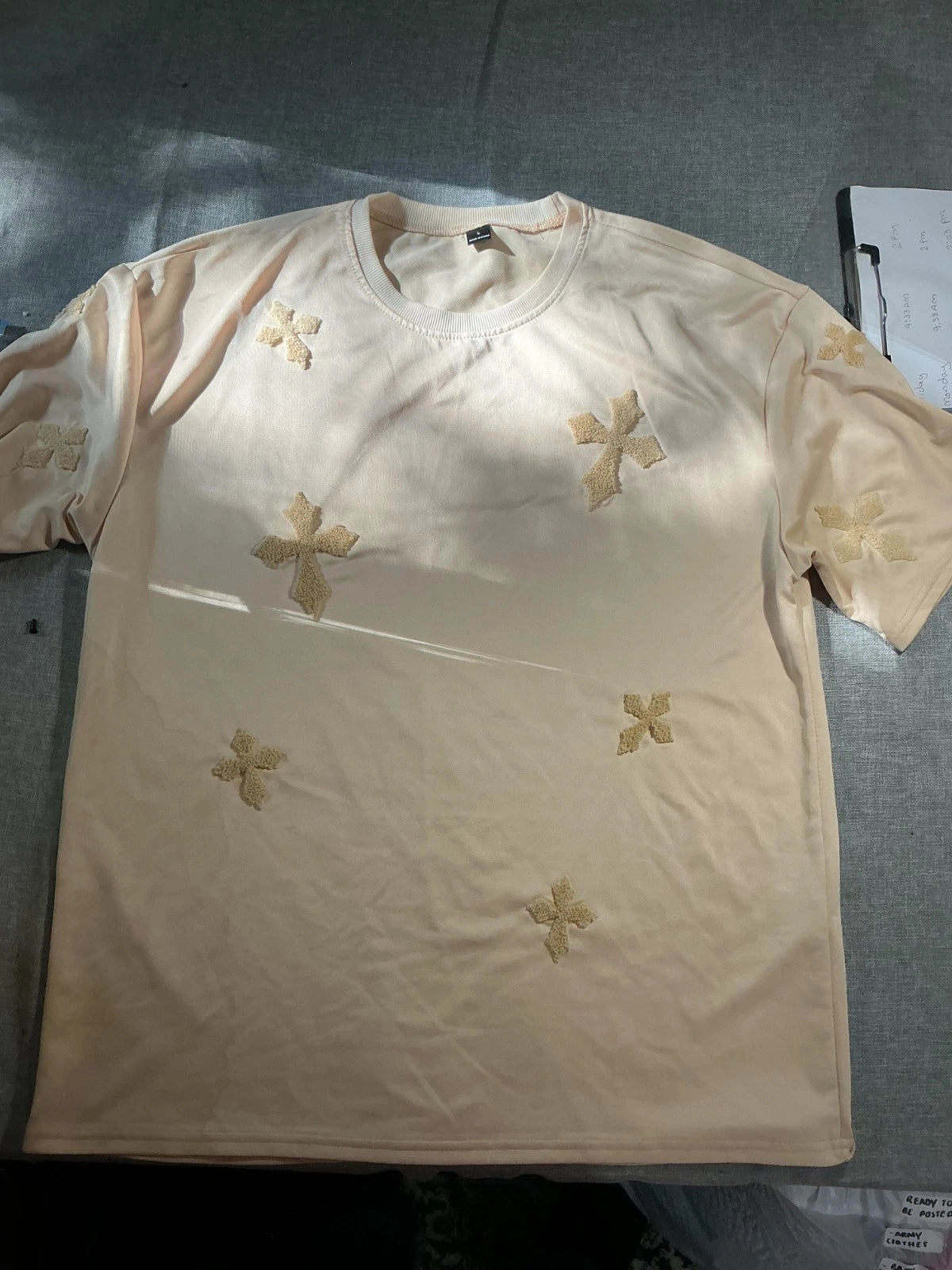 Men’s Textured Chenille Cross Patch Graphic T-Shirt Beige Oversized Streetwear L
