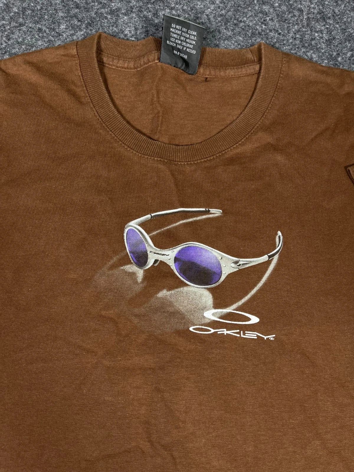 Vintage Y2K Oakley Sunglasses Graphic T-Shirt Brown Size L Streetwear