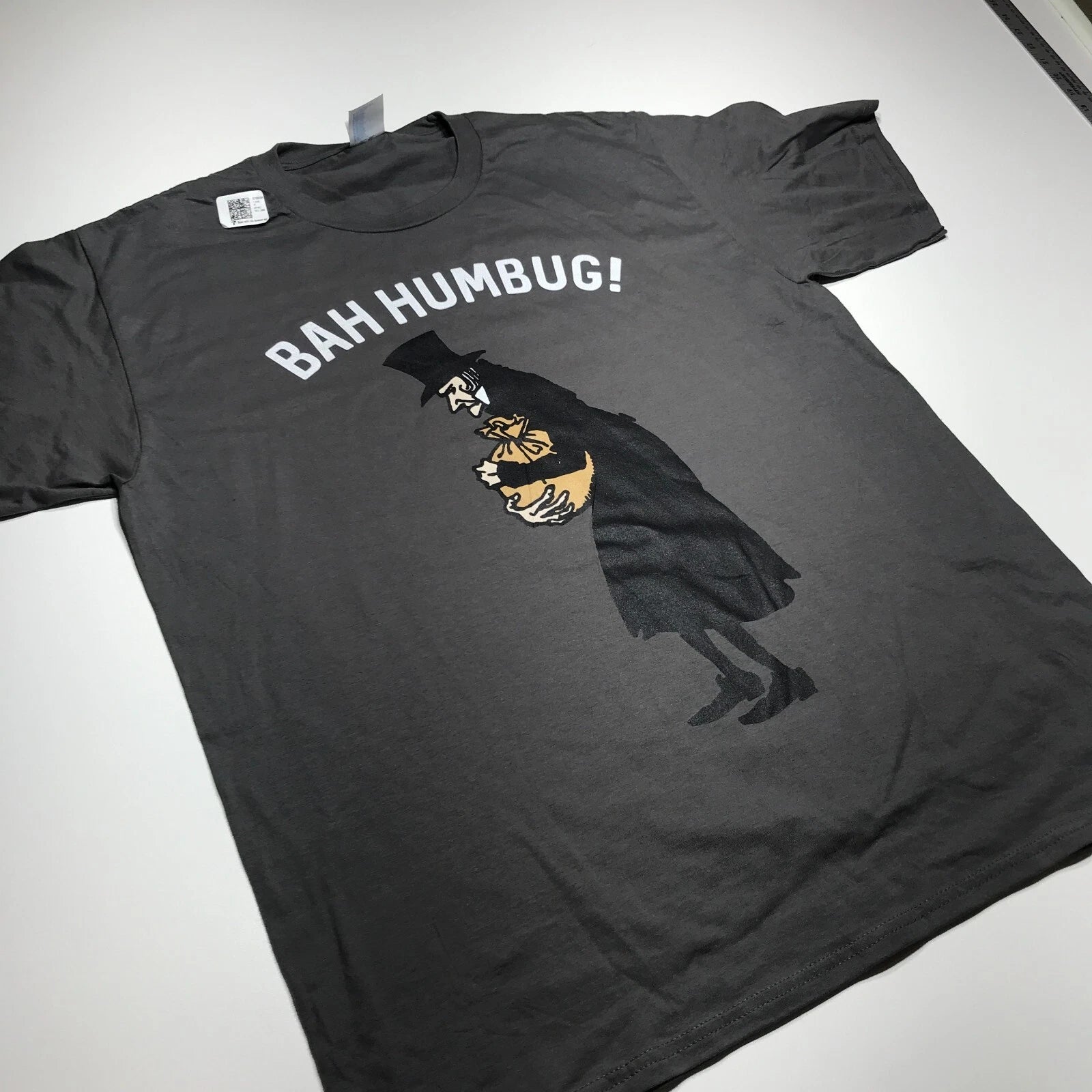 "BAH HAMBUG!" Funny Graphic Print Gray Short Sleeve T-Shirt Port & Co. Large NEW