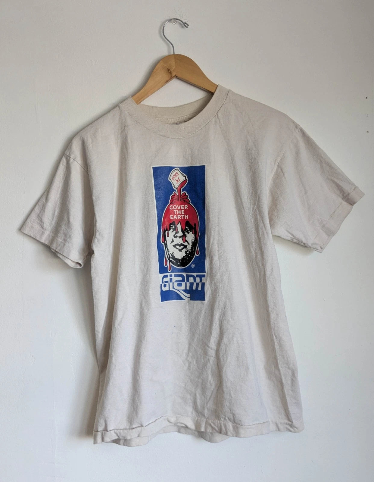 OBEY Andre the Giant t shirt / Y2K Cover the Earth eco activist art / vintage L