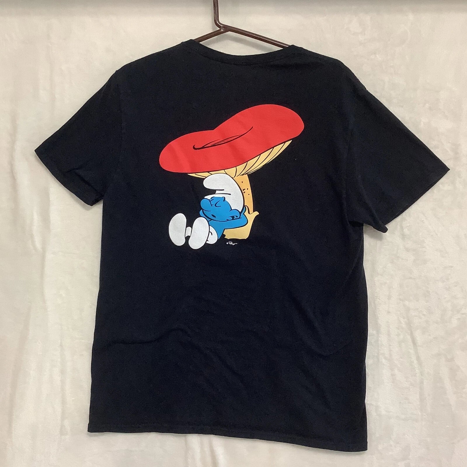 Lazy Smurf Shirt Men’s Size L, Large Double-Sided Black Sleepy Mushroom Peyo