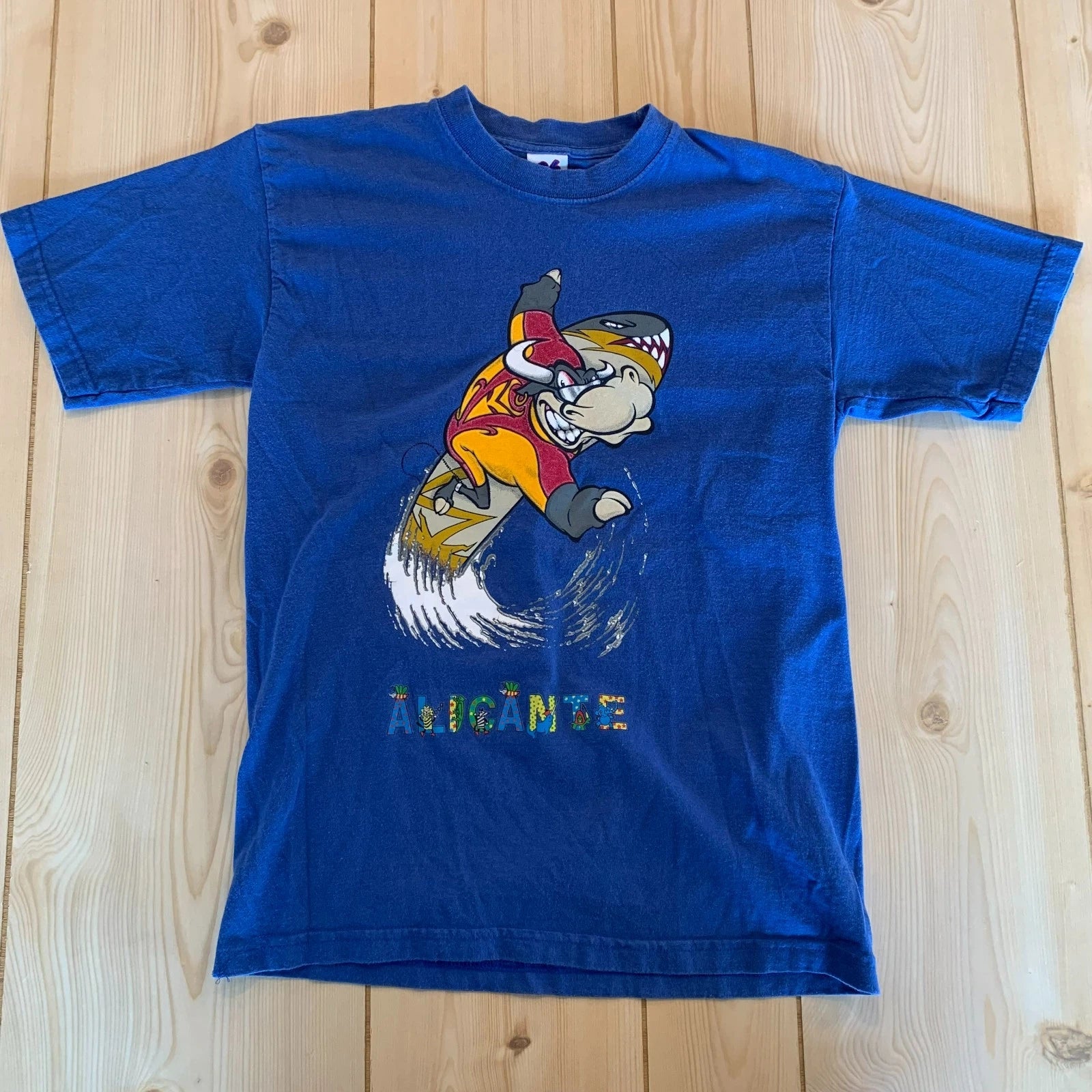 Vintage Y2K Alicante Spain Surf Bull Shark Beach Souvenir Tourist T-Shirt XS