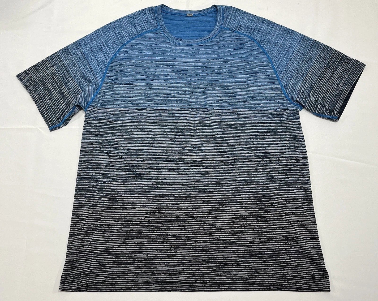 Lululemon Shirt Mens L Blue / Black Fade Athletic Training Tee Lightweight -Read