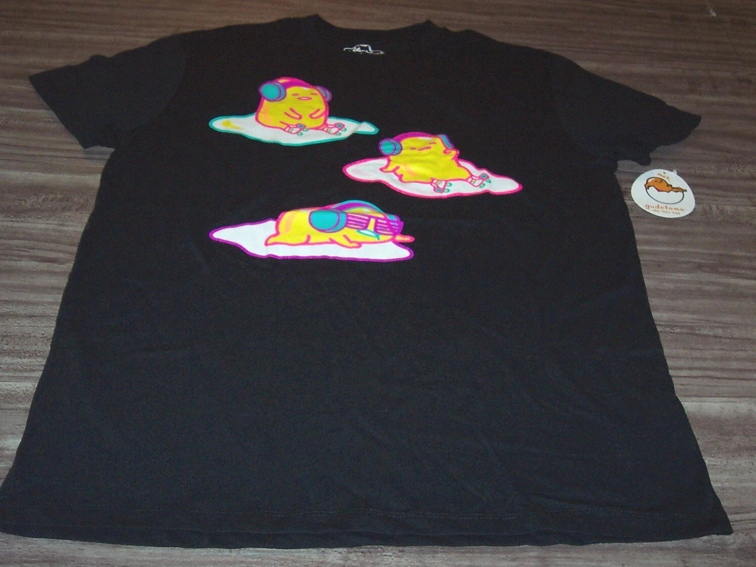 Sanrio SOFT GUDETAMA THE LAZY EGG T-Shirt MENS LARGE NEW w/ TAG