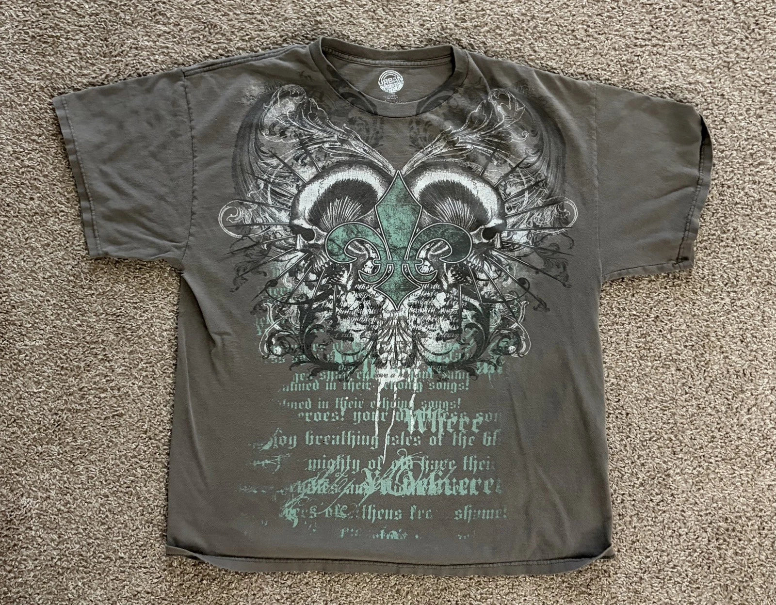 Urban Legends Skull Wings Graphic T-Shirt Faded Black Mens Large Distressed Y2K
