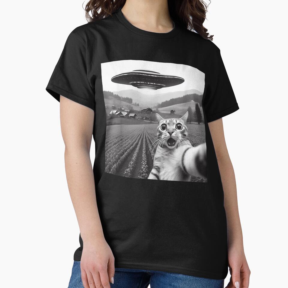 Cat Selfie With Alien UFO Funny Cat Gifts For Men Women by Phoemps