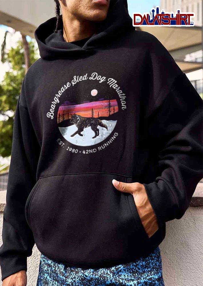 Beargrease Sled Dog Marathon 1980 42 patterned wolf running snowy landscape shirt