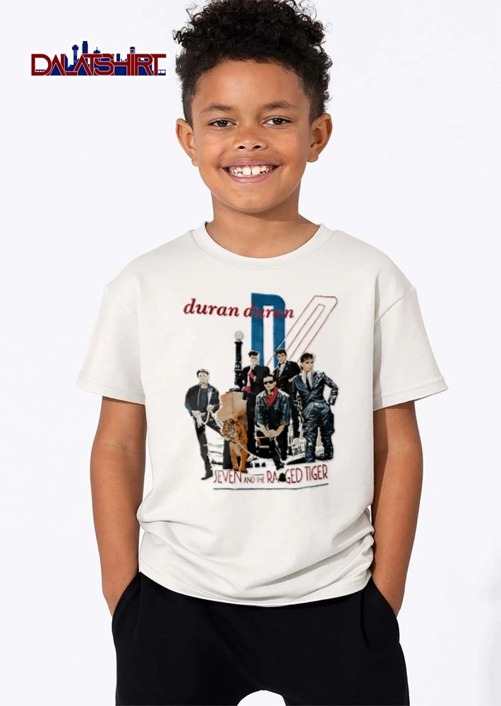Duran Seven AND THE Ragged Tiger band members posing with shirt